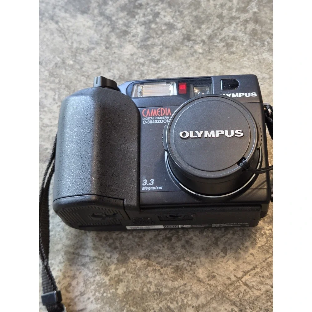 Olympus CAMEDIA C-3040 Zoom 3.3MP Digital Camera - Black